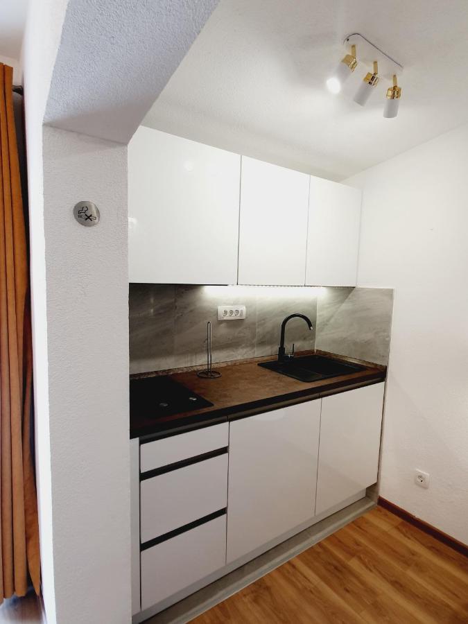 White House Apartments Dugi Rat Exterior photo